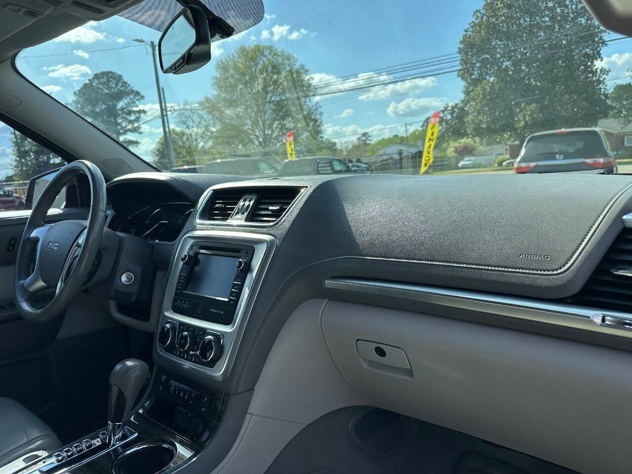 Used 2015 GMC Acadia SLT image 32