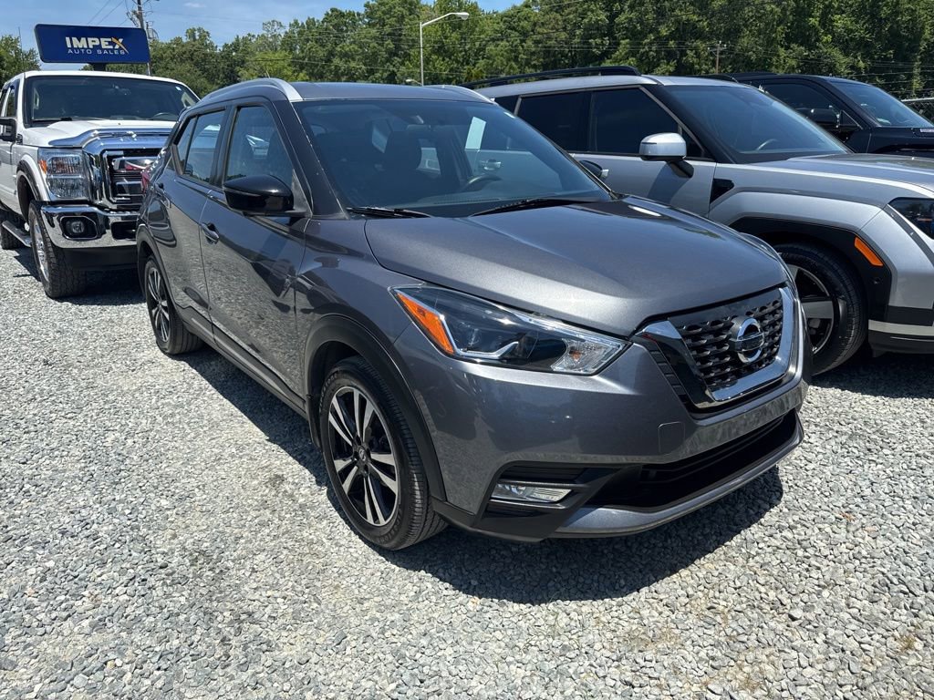 Used 2018 Nissan Kicks SR FWD image 2