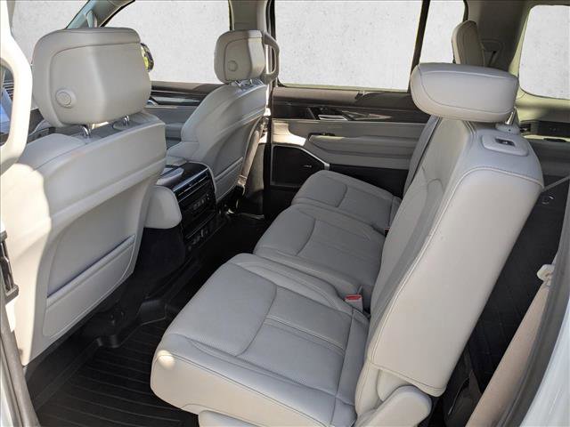 Used 2022 Jeep Wagoneer Series III w/ Convenience Group I AWD/4WD image 17