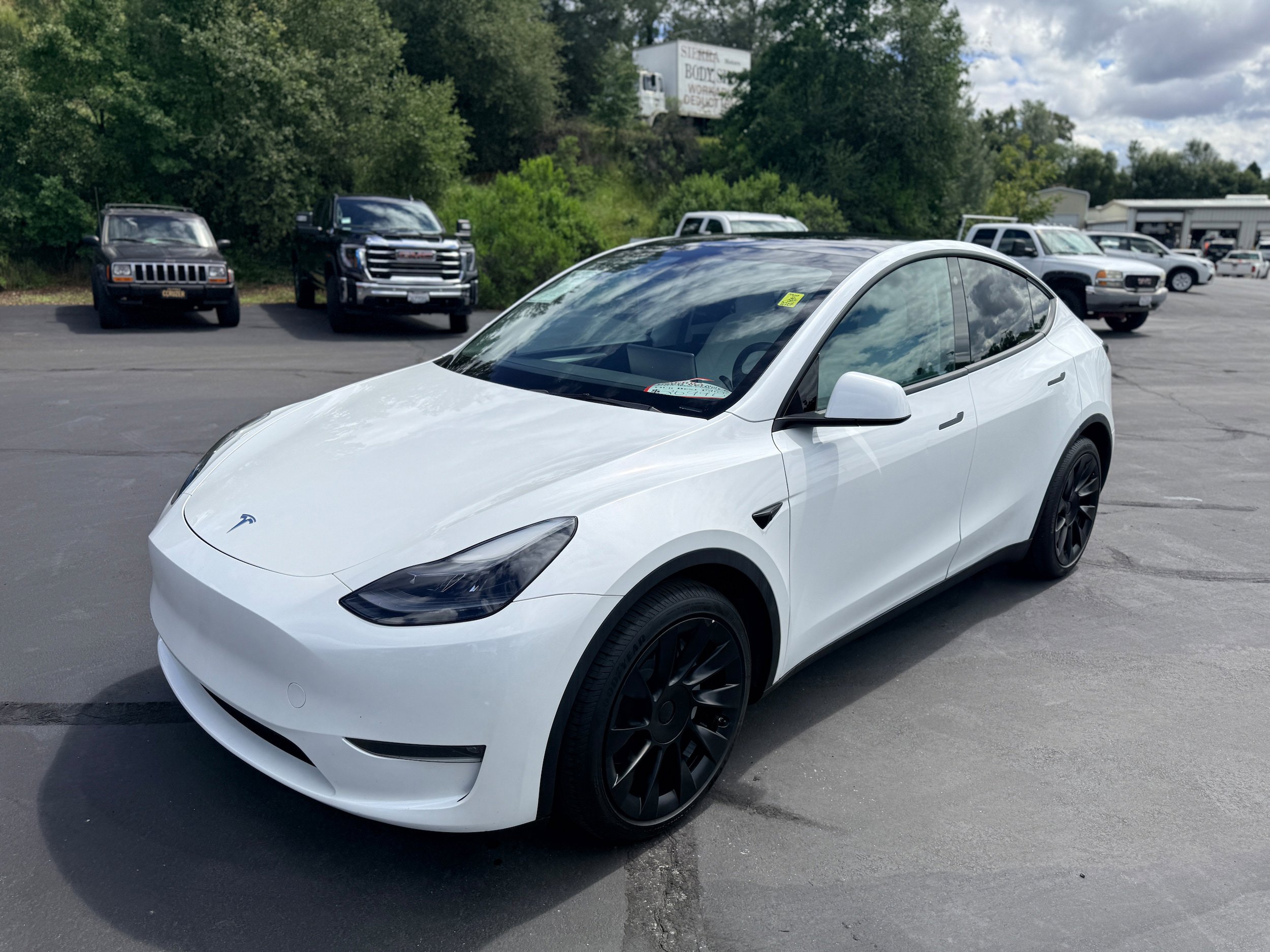 Used 2023 Tesla Model Y Long Range AWD/4WD image 2