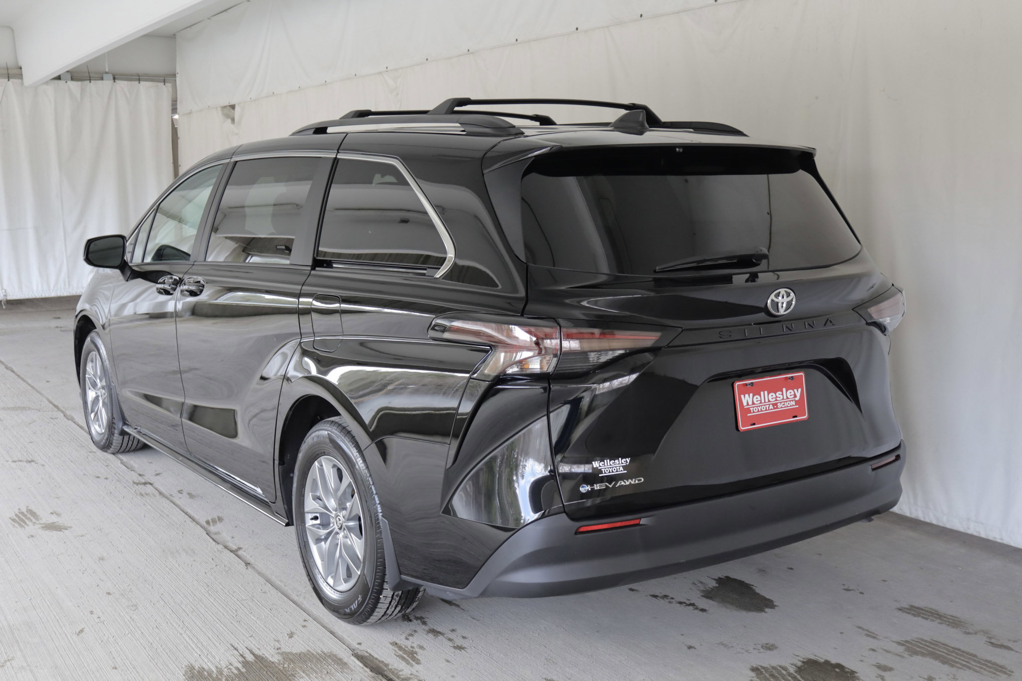 Used 2026 Toyota Sienna LE image 24