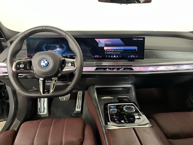 Used 2024 BMW i7 xDrive60 w/ Executive Package image 13