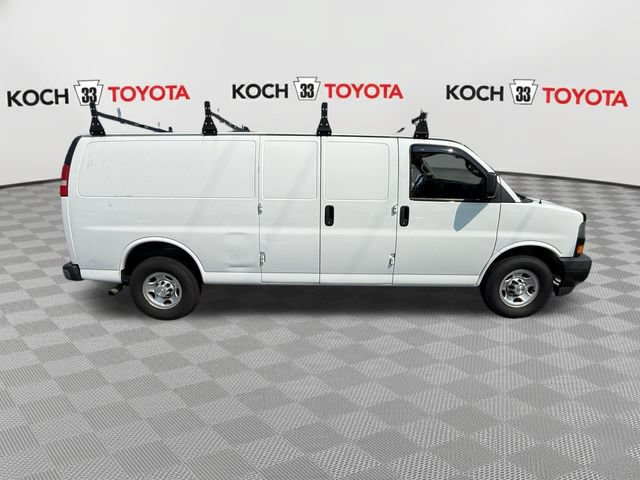 Used 2018 Chevrolet Express 3500 Extended w/ Driver Convenience Package RWD image 9