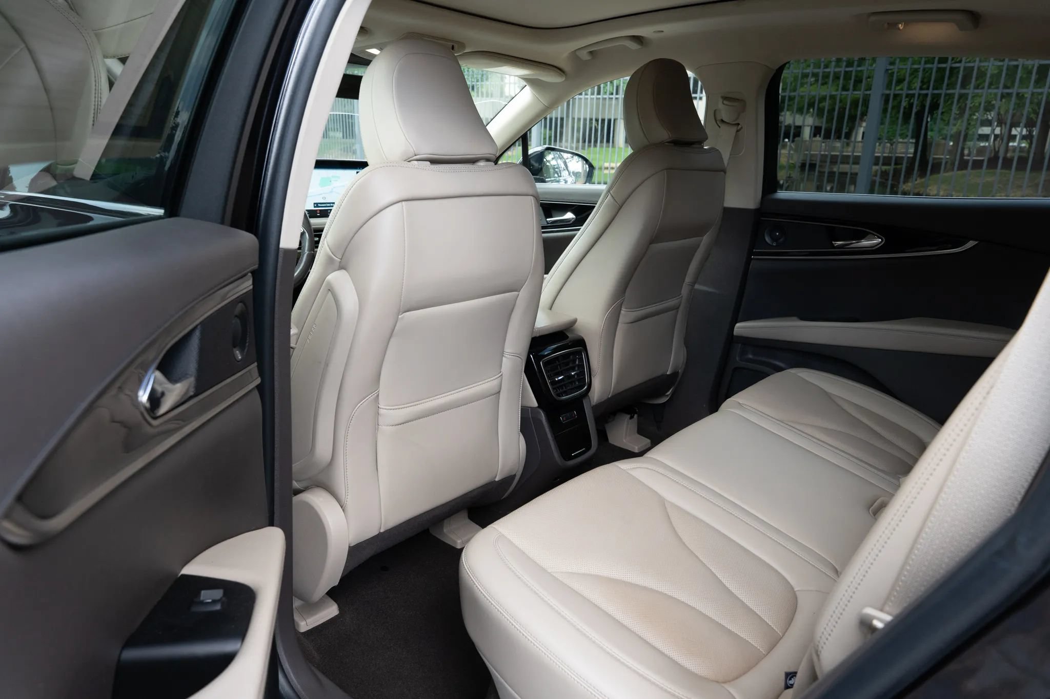 Used 2021 Lincoln Nautilus Reserve FWD image 13