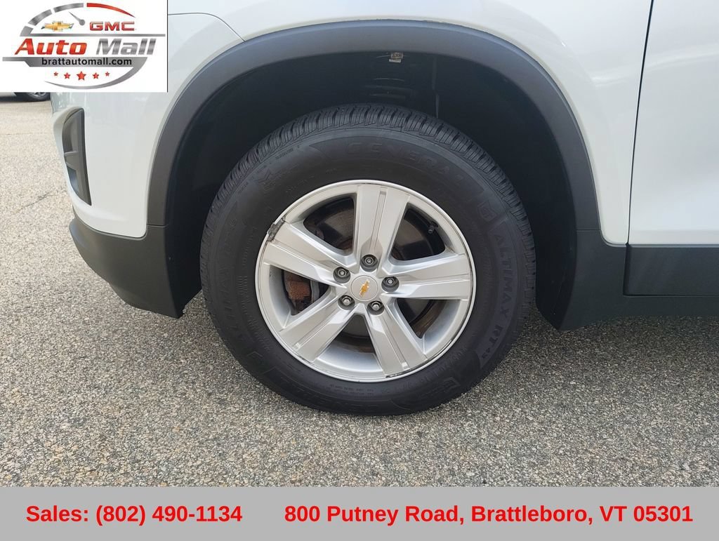 Used 2016 Chevrolet Trax LT w/ LT Sun and Sound Package AWD/4WD image 29