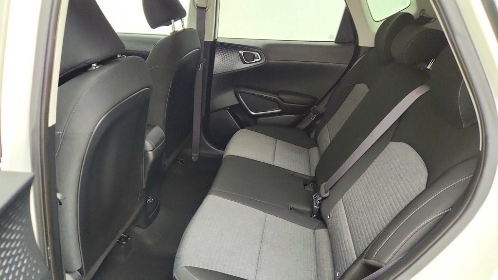 Used 2022 Kia Soul S FWD image 19