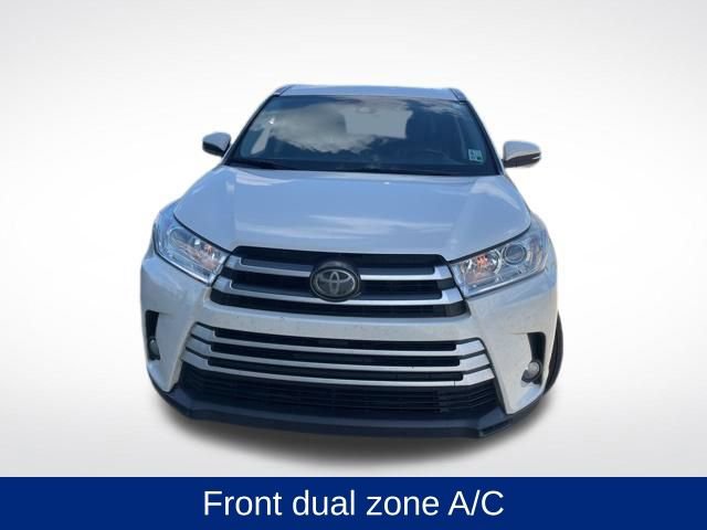 Used 2018 Toyota Highlander XLE image 3