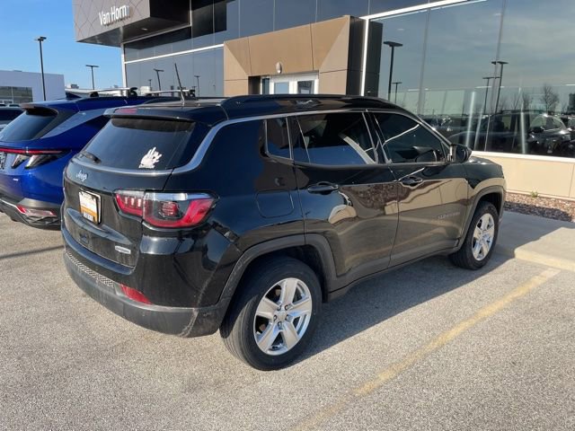 Used 2022 Jeep Compass Latitude w/ Sun and Sound Group AWD/4WD image 5