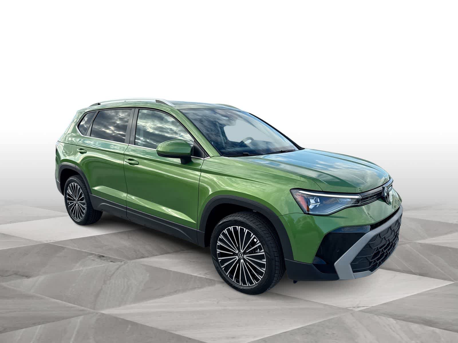 Used 2025 Volkswagen Taos SE FWD image 2