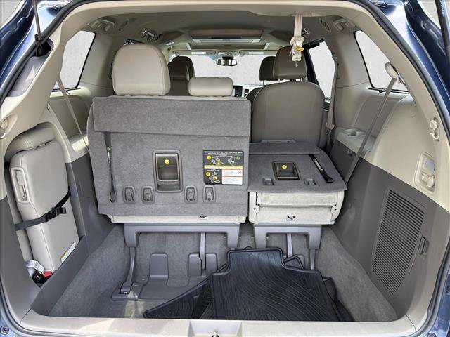 Used 2020 Toyota Sienna XLE Premium w/ Protection Package FWD video 4