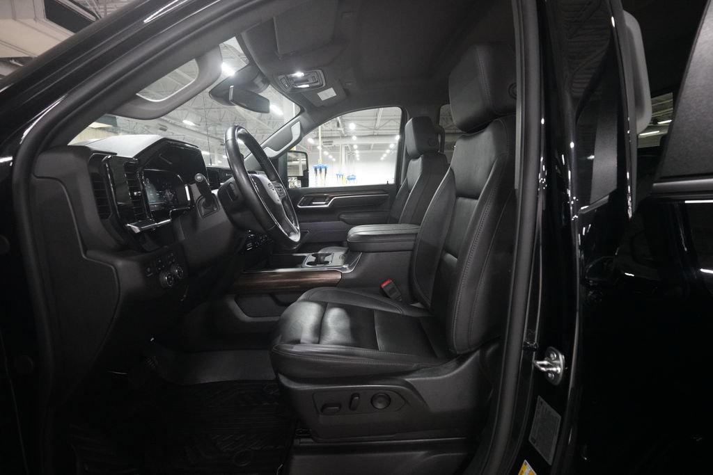 Used 2025 Chevrolet Silverado 2500 LT w/ Trail Boss Package AWD/4WD image 7
