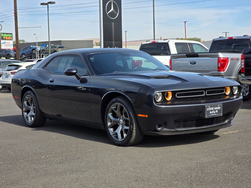 Used 2016 Dodge Challenger SXT w/ Driver Convenience Group image 7