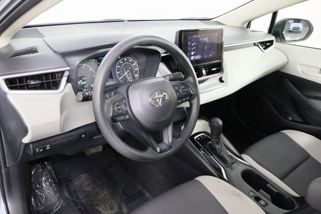Used 2025 Toyota Corolla LE w/ Convenience Package image 24