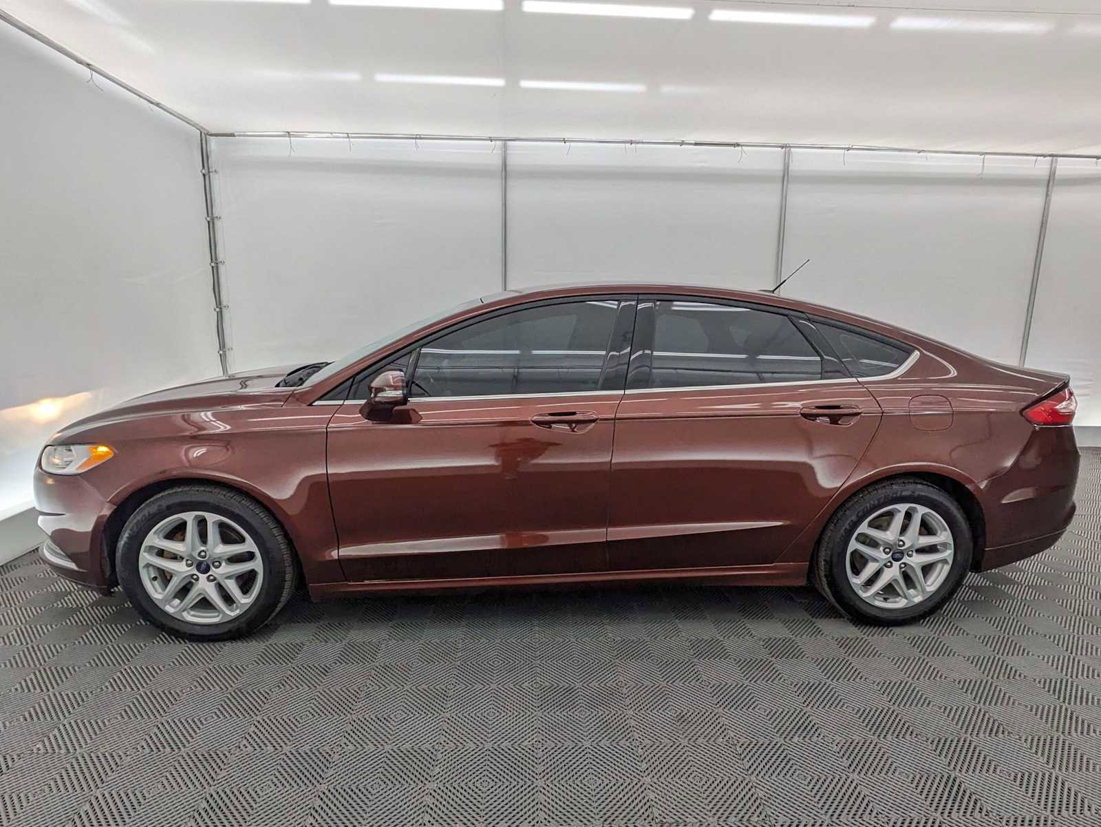 Used 2016 Ford Fusion SE image 3