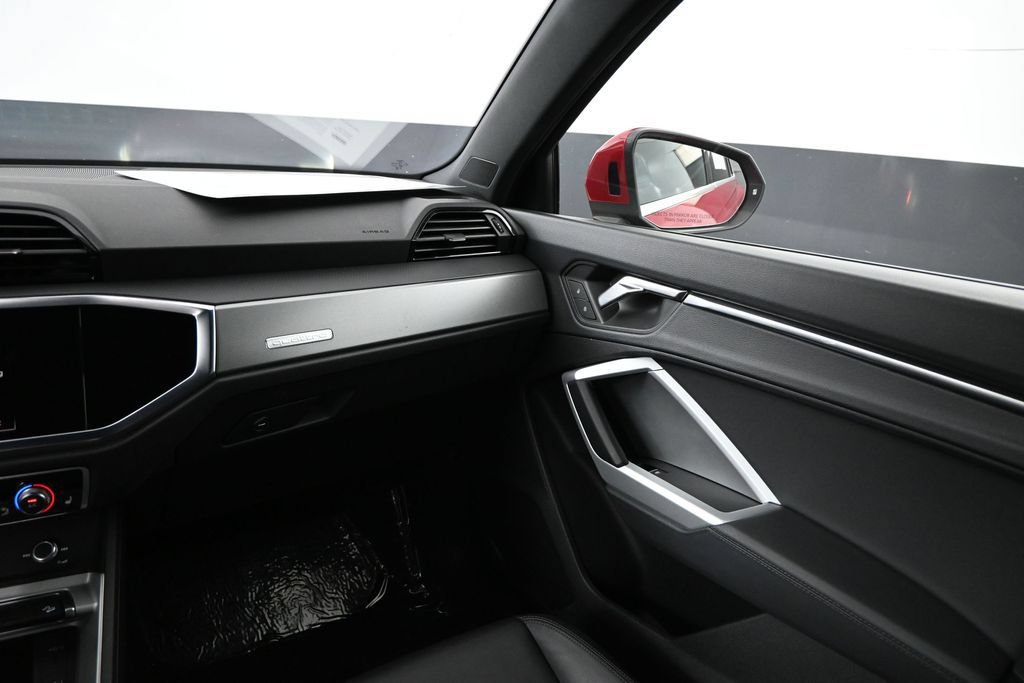 Certified 2025 Audi Q3 2.0T Premium AWD/4WD image 13
