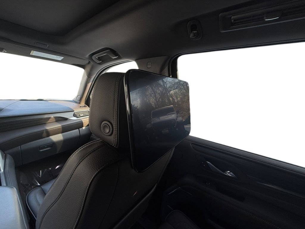 Used 2021 GMC Yukon Denali w/ Denali Premium Package image 29