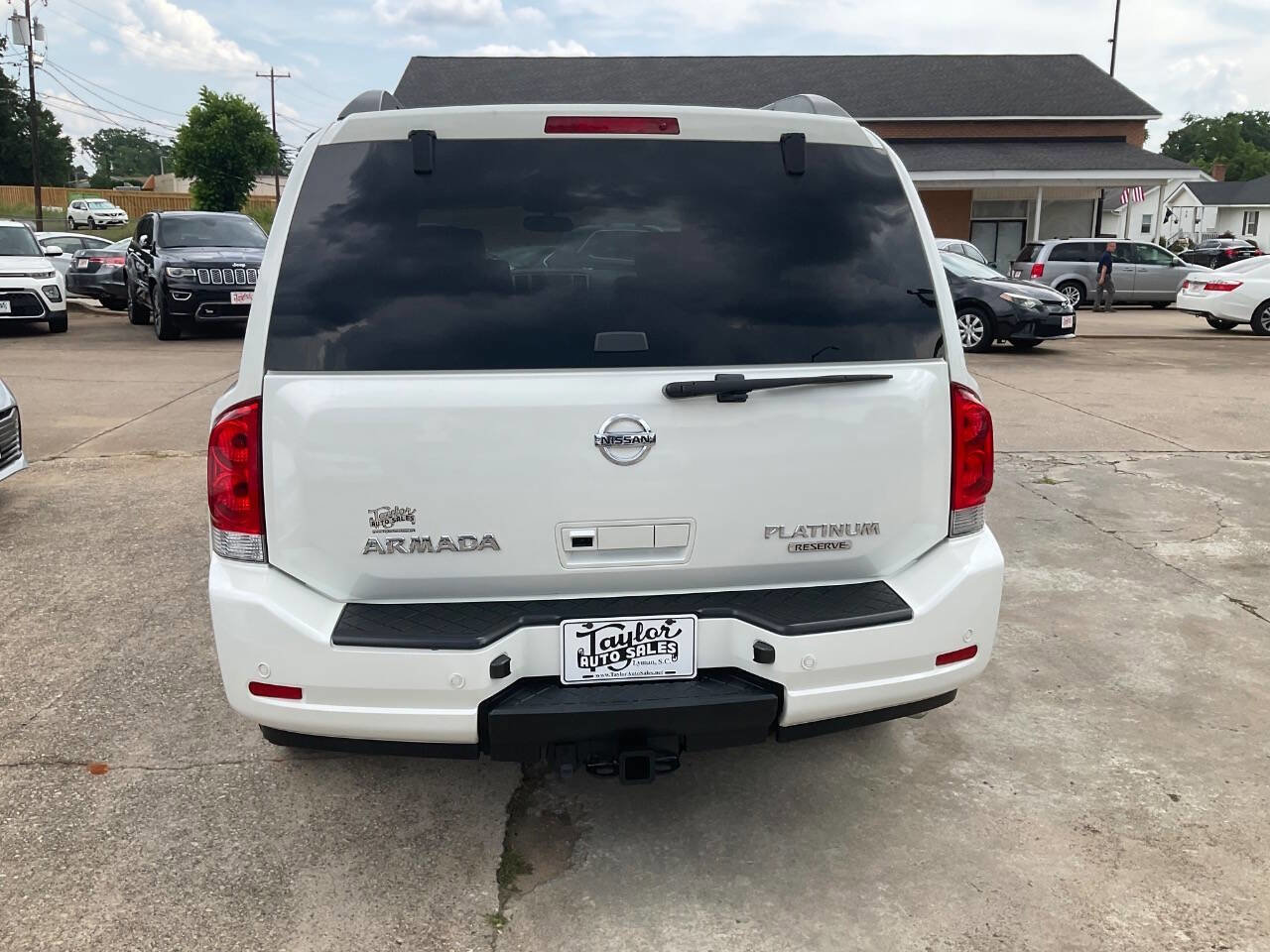 Used 2015 Nissan Armada Platinum w/ Platinum Reserve Package RWD image 4