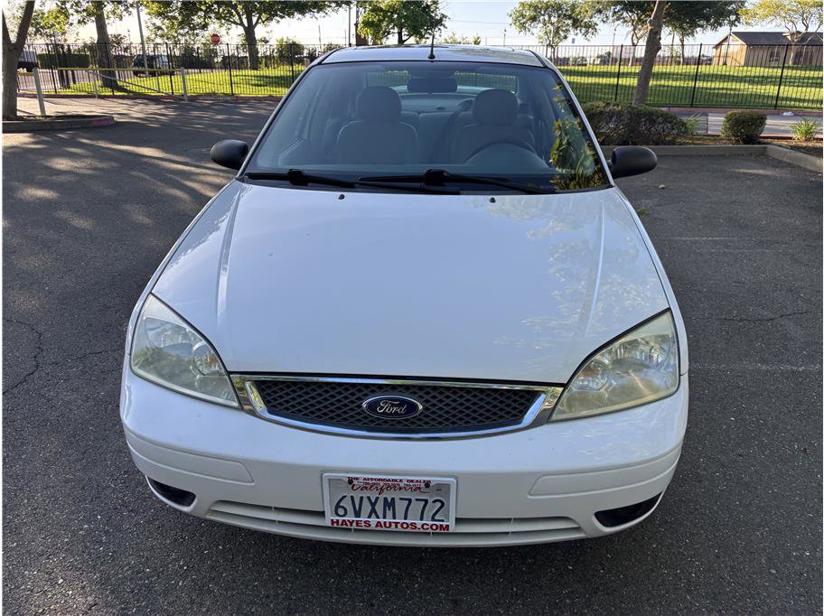 Used 2005 Ford Focus SES FWD image 4