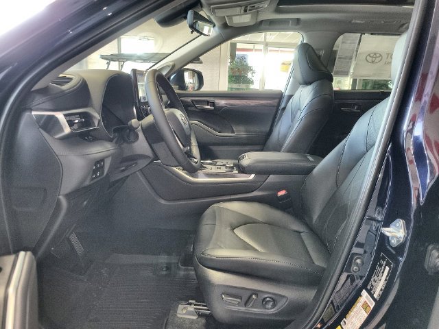 New 2026 Toyota Highlander Platinum AWD/4WD image 12