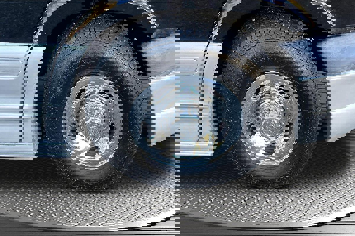 Used 2001 Dodge B3500 image 30