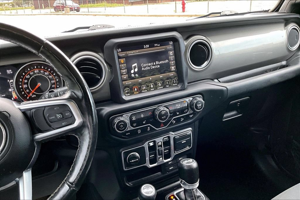 Used 2018 Jeep Wrangler Unlimited Sahara AWD/4WD image 6