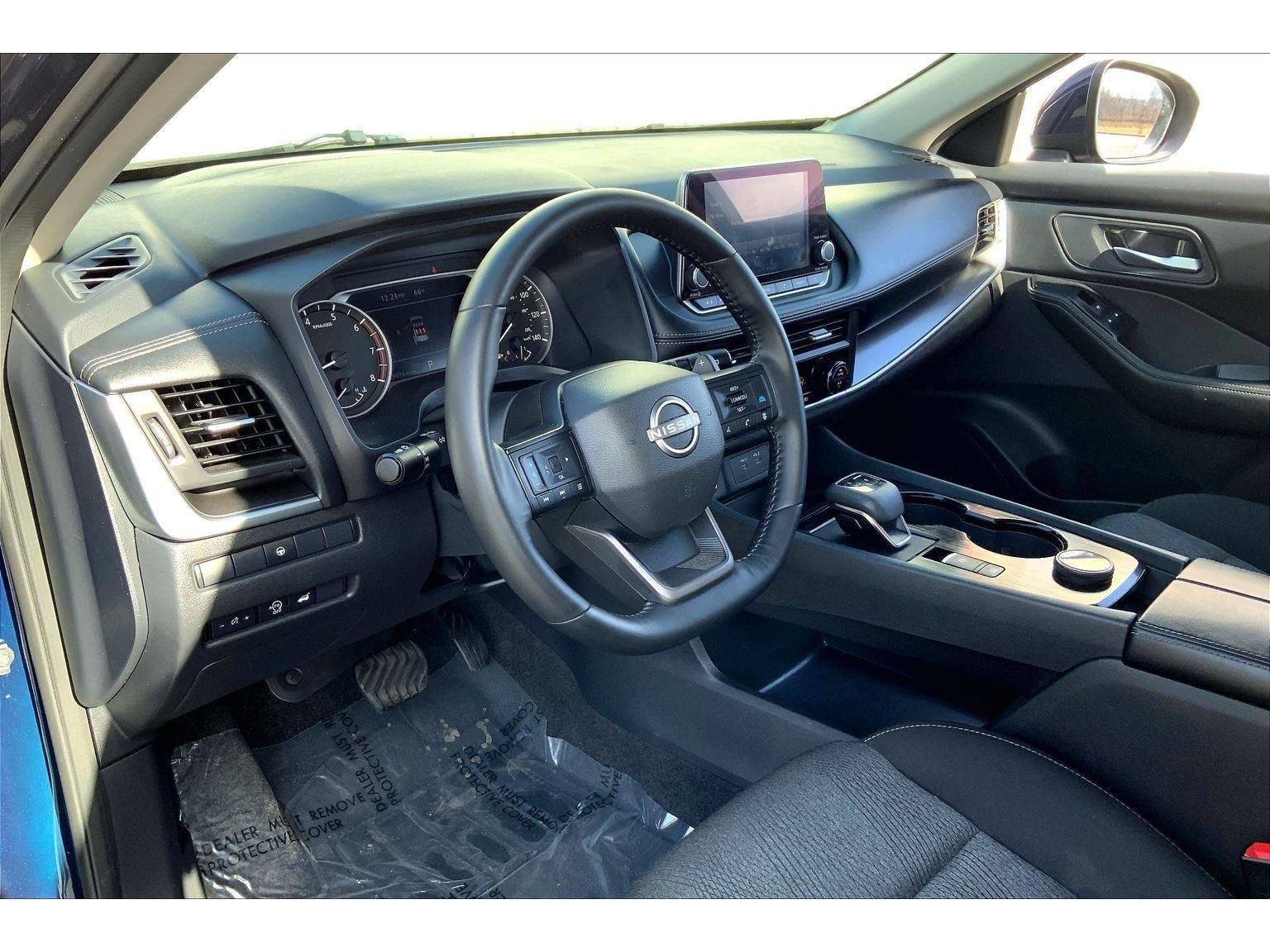 Used 2025 Nissan Rogue SV image 13