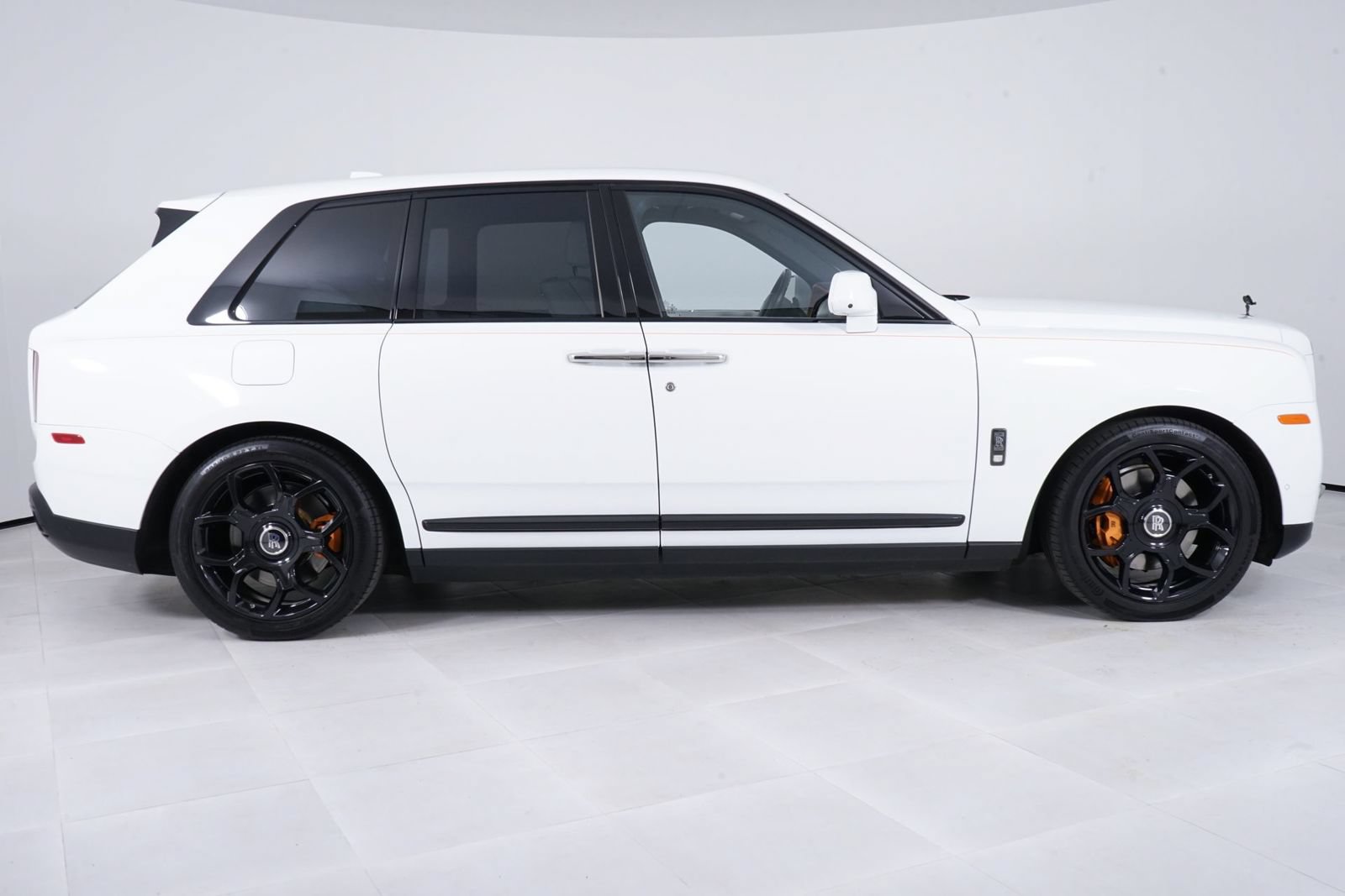 Used 2022 Rolls-Royce Cullinan Black Badge w/ Dark Exterior Package AWD/4WD image 8