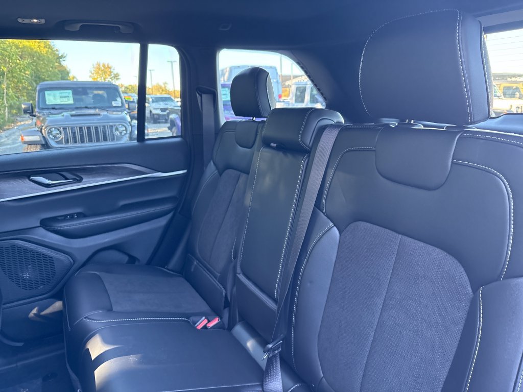 New 2027 Jeep Grand Cherokee 4WD image 25