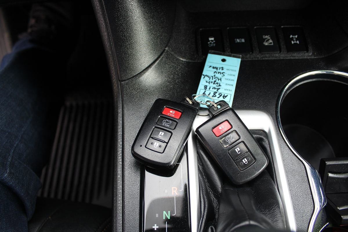 Used 2018 Toyota Highlander XLE AWD/4WD image 33