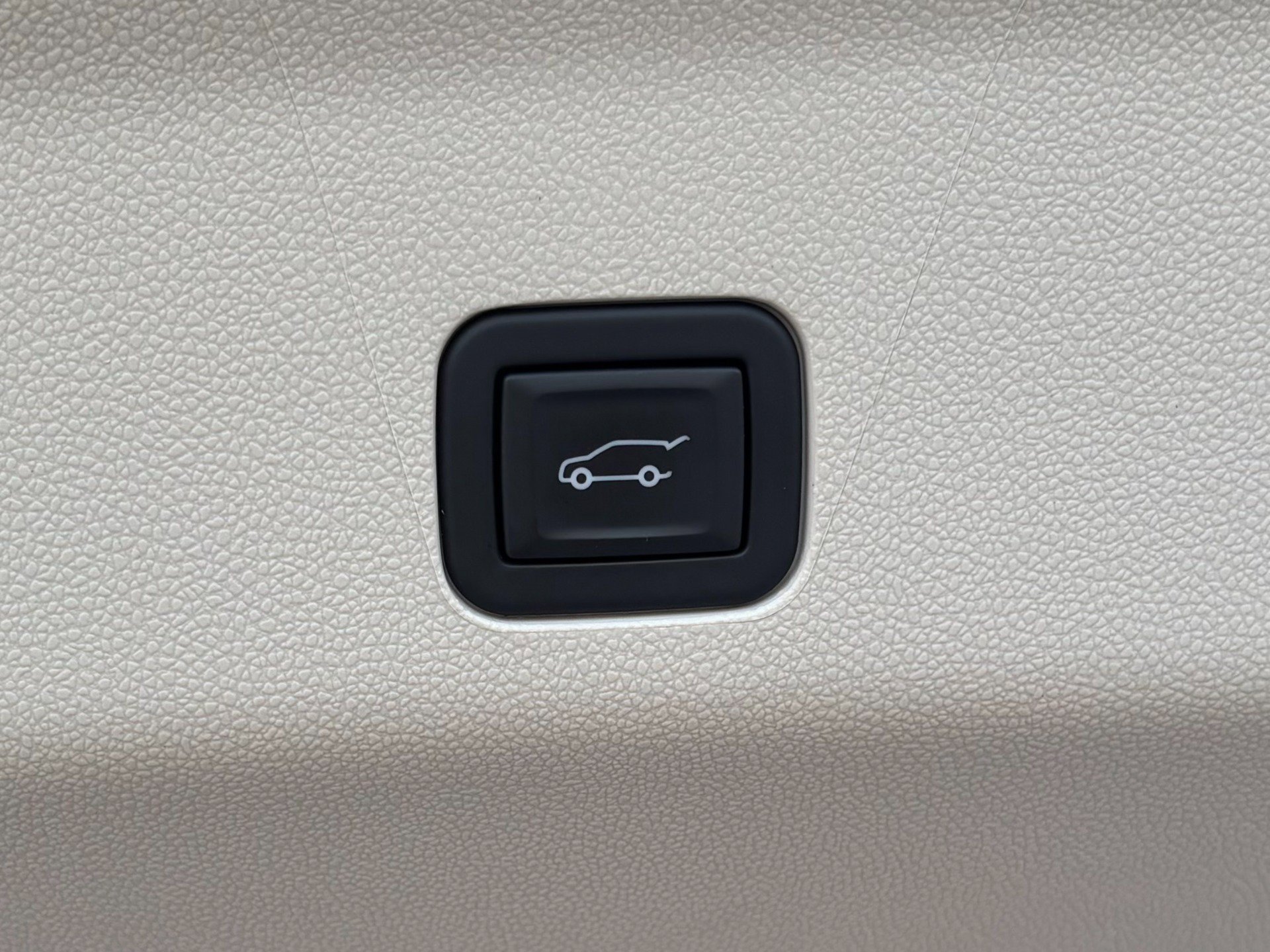 Used 2024 Cadillac Escalade Premium Luxury Platinum w/ LPO, Floor Liner Package AWD/4WD image 35