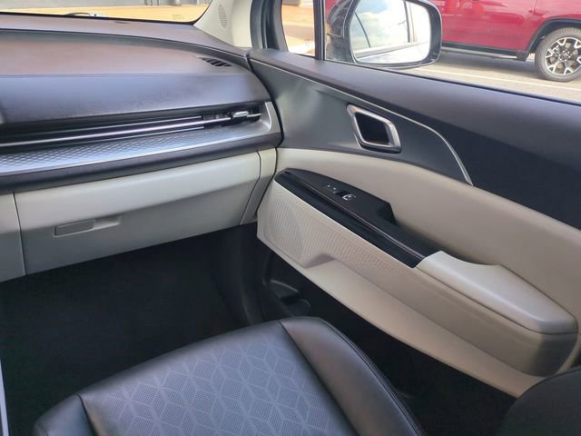 Used 2022 Kia Carnival LX image 16