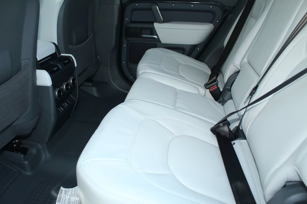 New 2026 Land Rover Defender 130 X-Dynamic SE AWD/4WD image 5