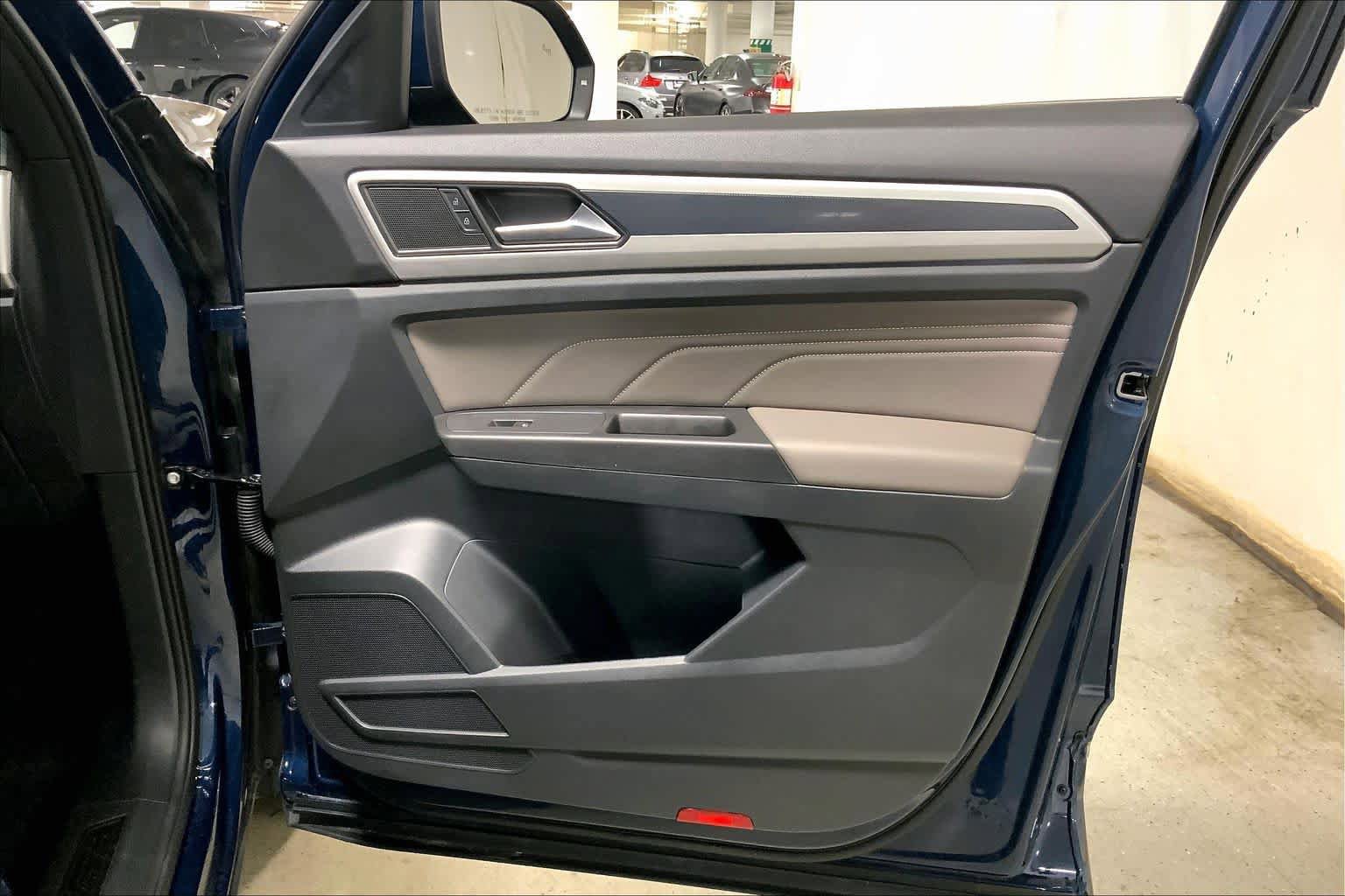 Used 2022 Volkswagen Atlas Cross Sport SEL R-Line w/ Cross Sport MDO Package AWD/4WD image 22