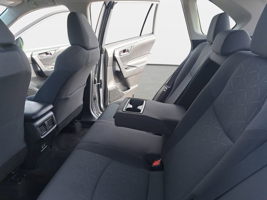 Used 2021 Toyota RAV4 XLE w/ Carpet Mat Package (TMS) AWD/4WD image 15