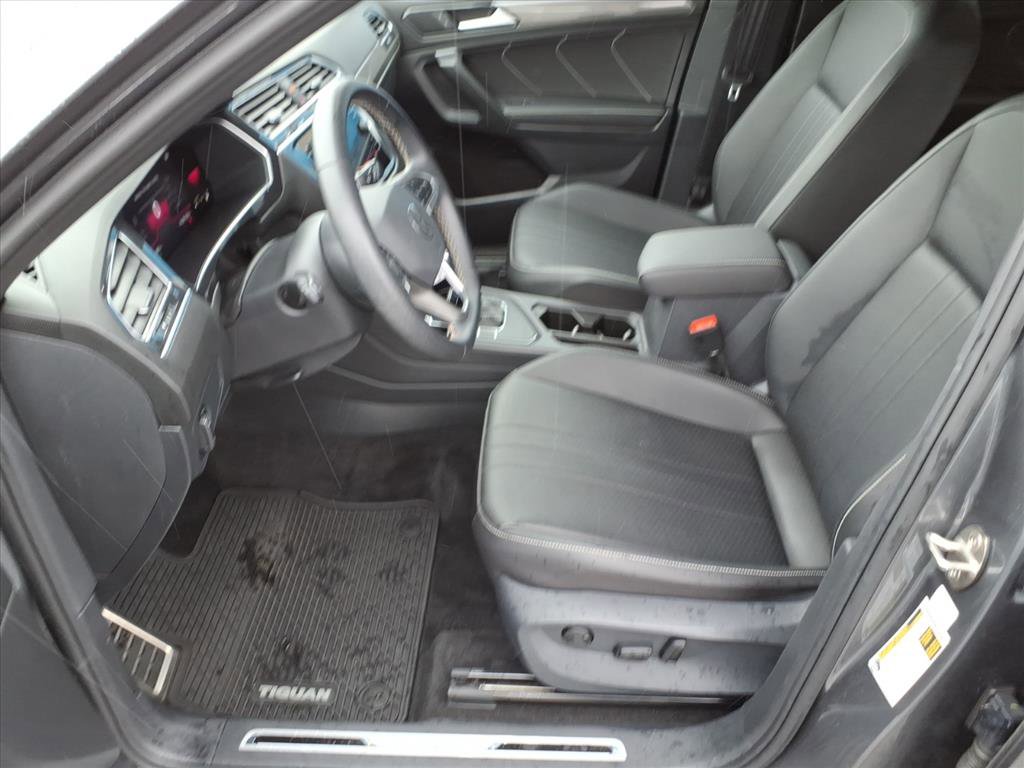 Used 2023 Volkswagen Tiguan SE R-Line image 11