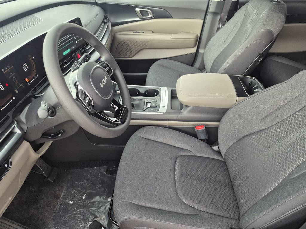 New 2026 Kia Carnival LX FWD image 10