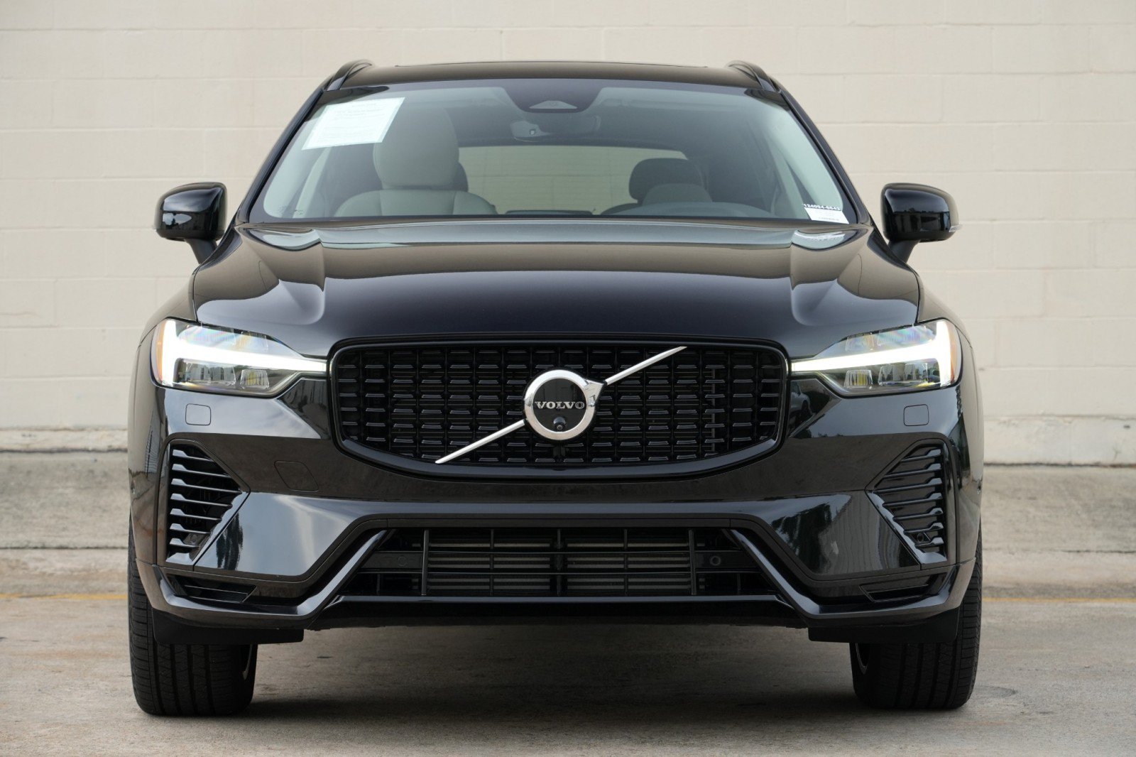Used 2025 Volvo XC60 T8 Plus w/ Protection Package Premier AWD/4WD image 7