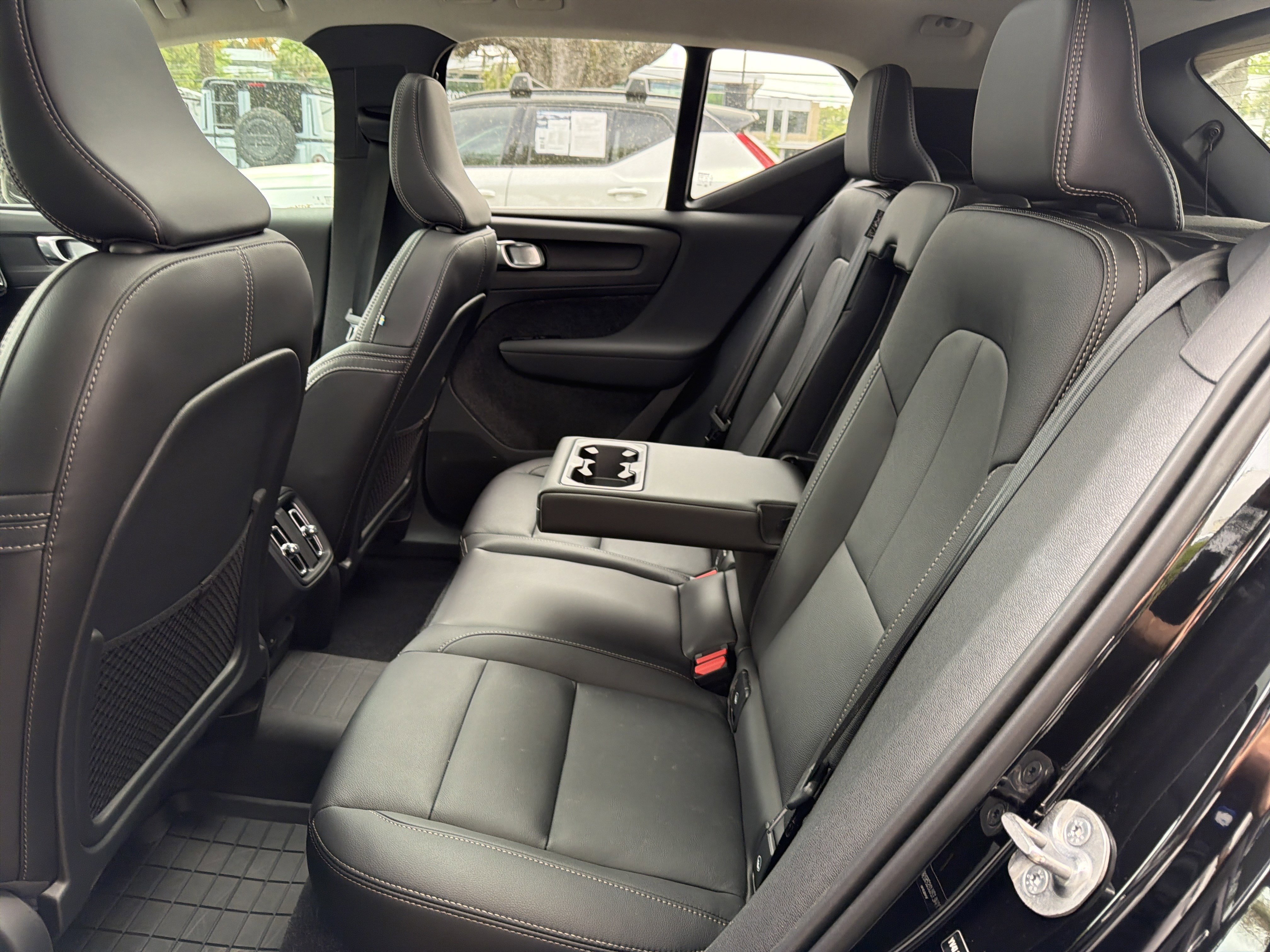 Certified 2025 Volvo XC40 B5 Core w/ Protection Package Premier image 32