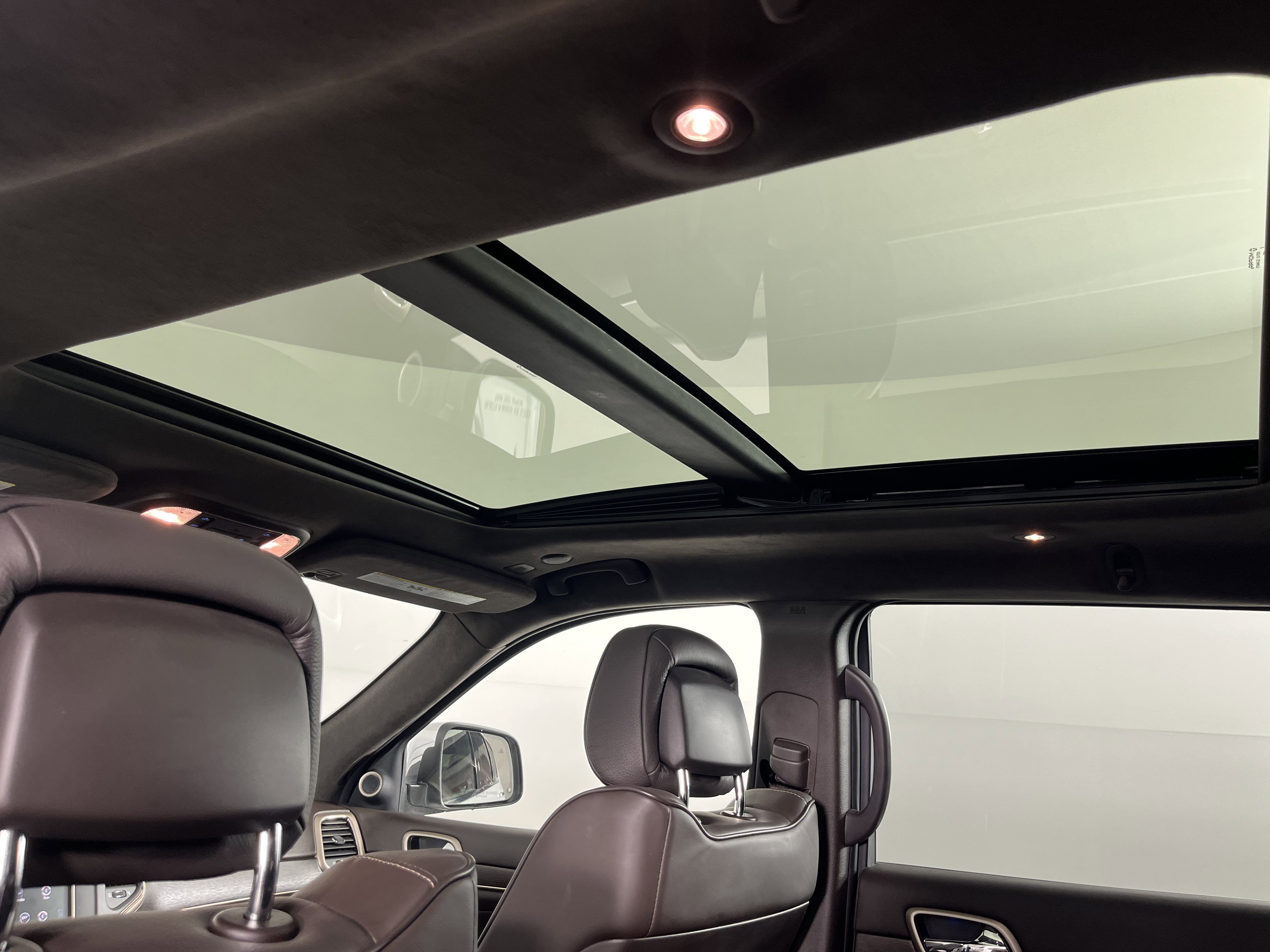 Used 2017 Jeep Grand Cherokee Summit image 16