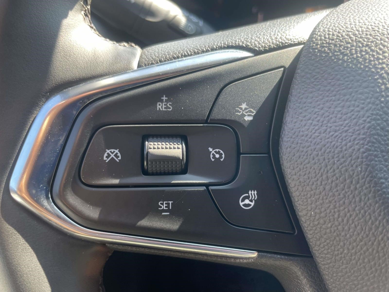 Used 2025 Chevrolet Trax LT w/ LT Convenience Package FWD image 20