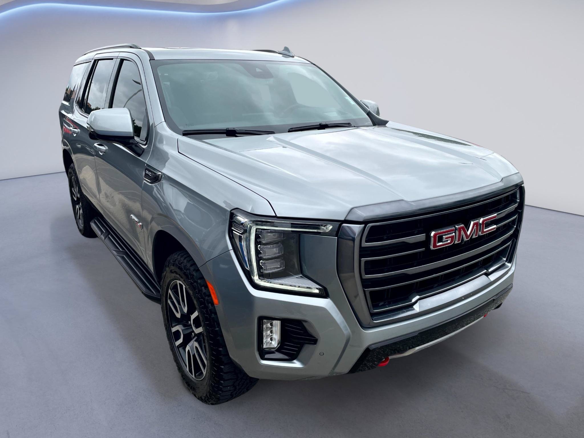 Used 2024 GMC Yukon AT4 w/ Technology Package AWD/4WD image 4