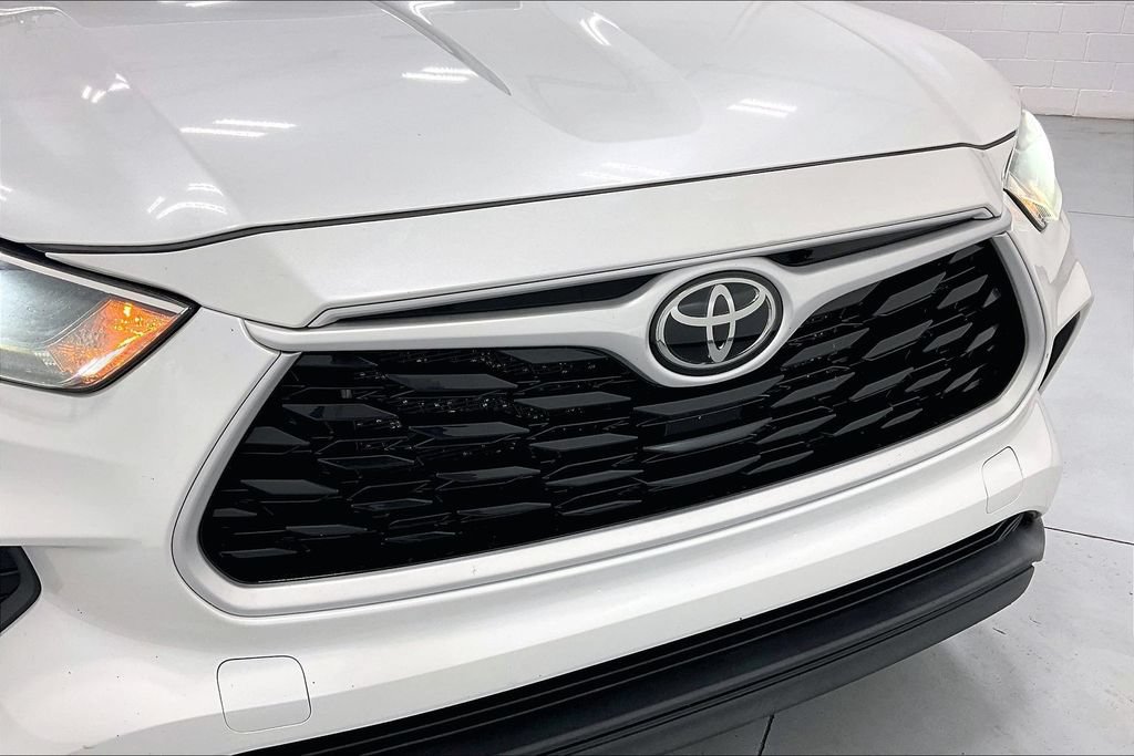 Used 2023 Toyota Highlander L AWD/4WD image 34
