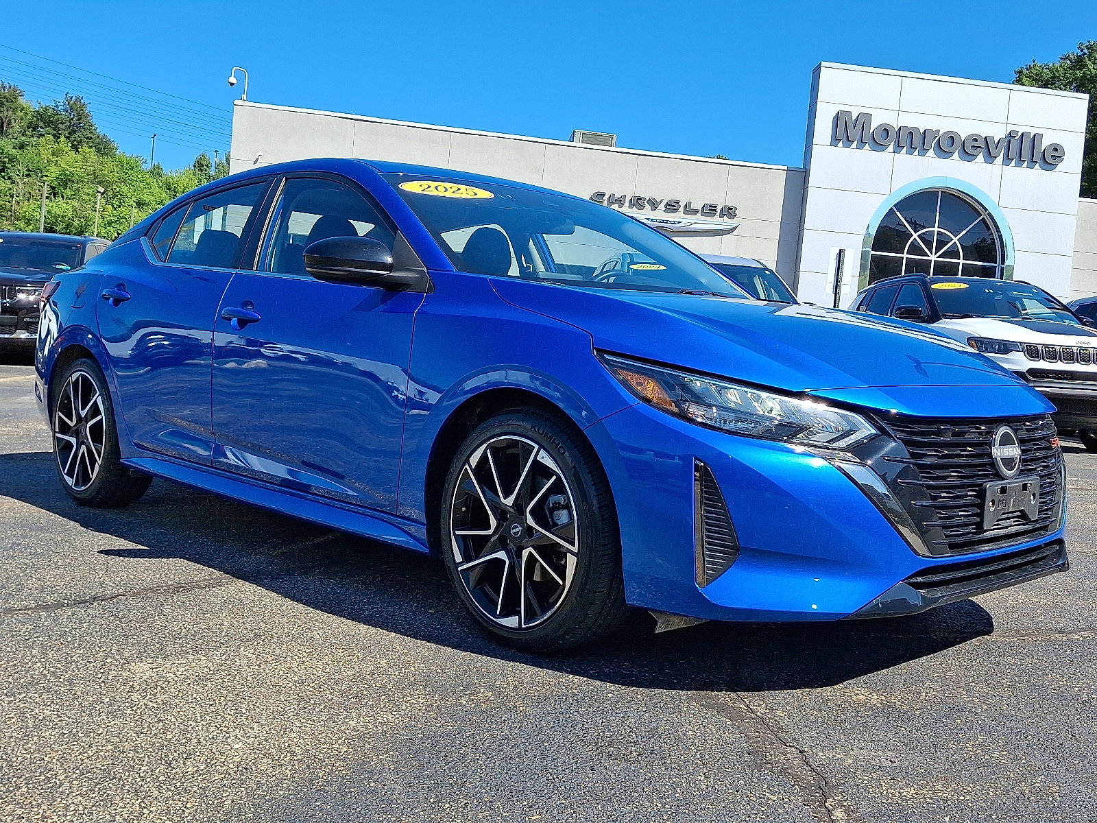 Used 2025 Nissan Sentra SR FWD image 3