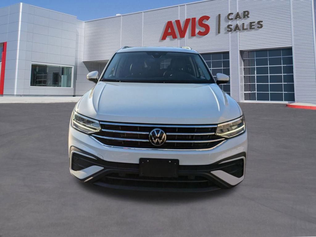 Used 2024 Volkswagen Tiguan SE image 2