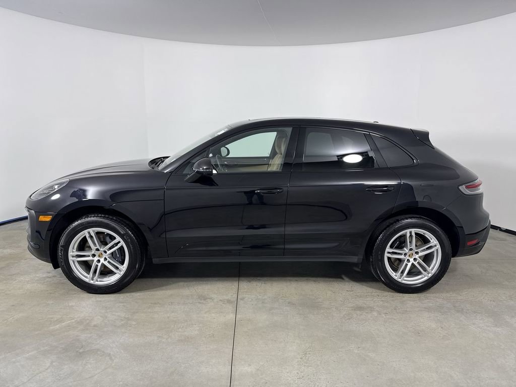 Certified 2024 Porsche Macan image 2