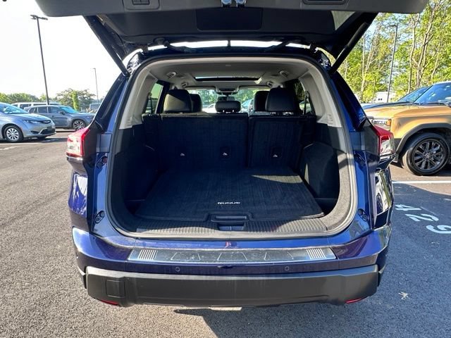 Used 2024 Nissan Rogue SV w/ SV Premium Package FWD image 15