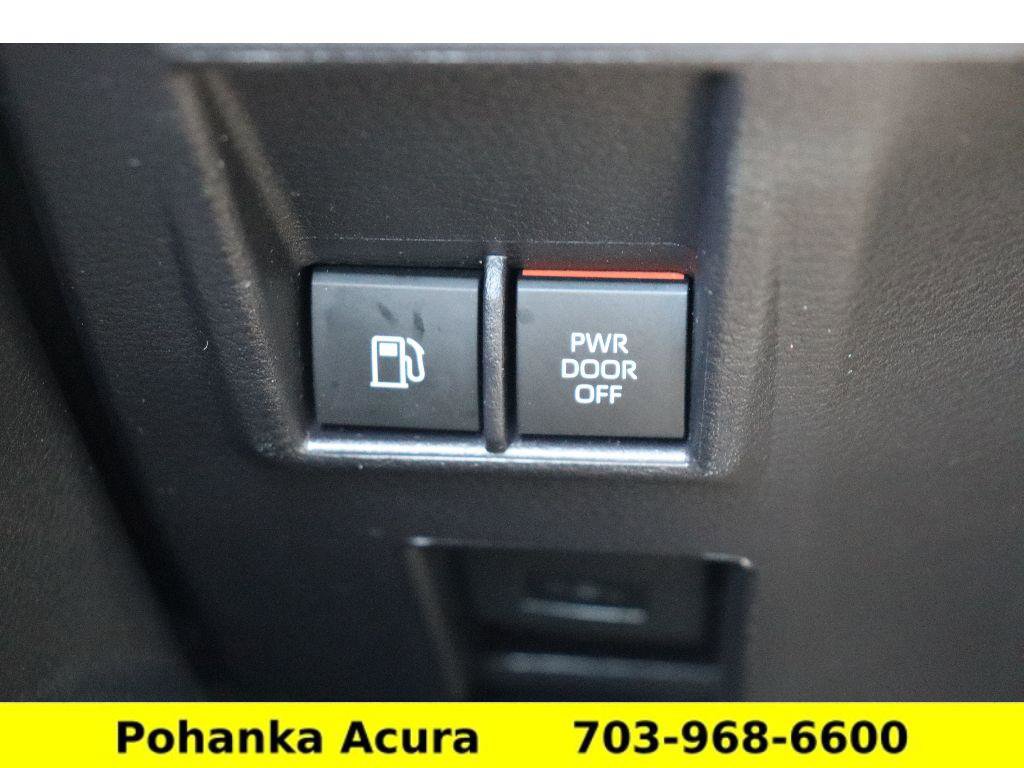 Used 2025 Toyota Sienna XLE Woodland Edition image 15