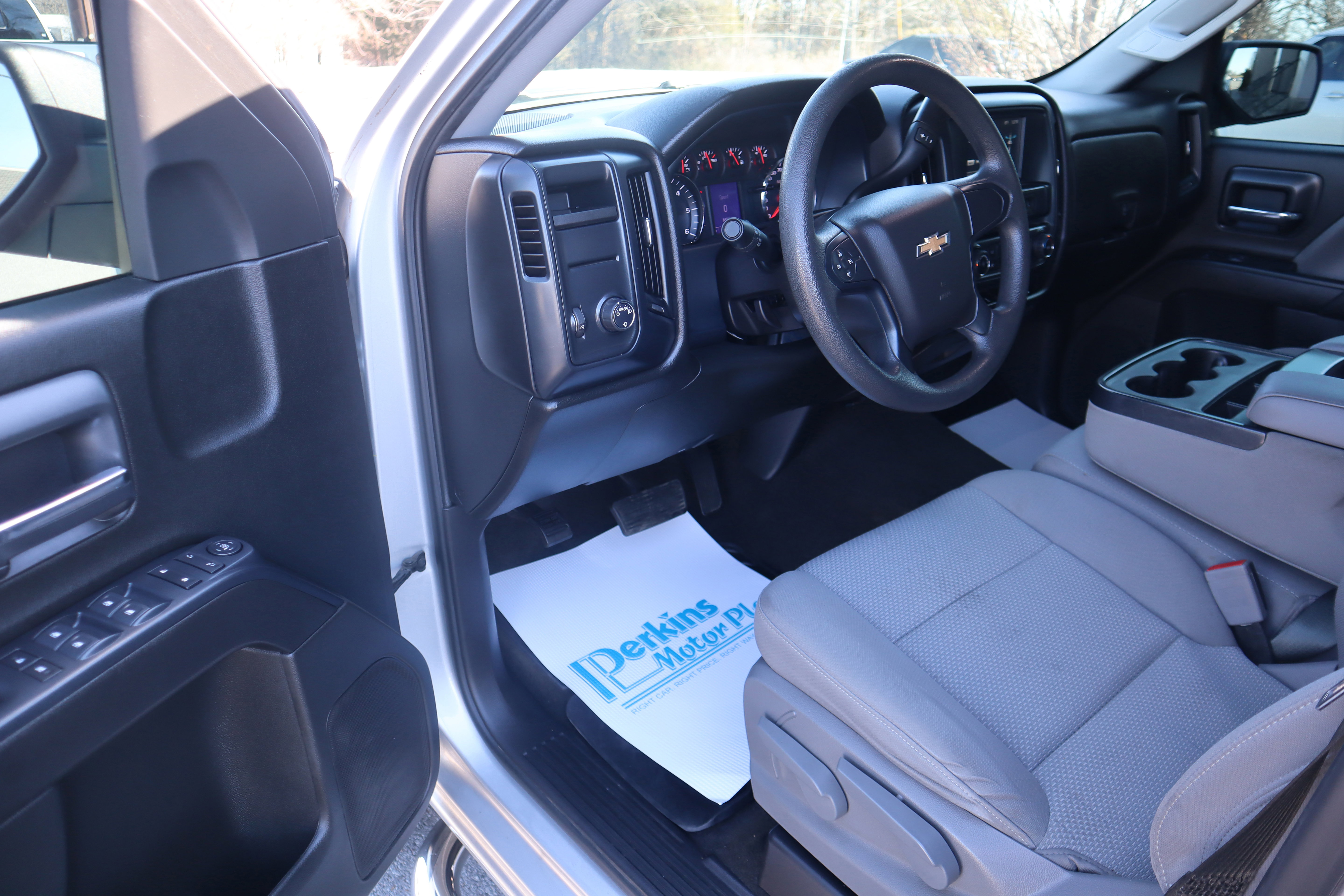 Used 2018 Chevrolet Silverado 1500 Custom w/ Custom Value Package RWD image 3