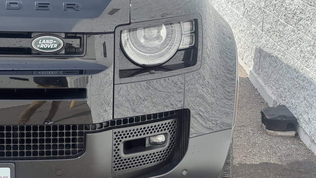 Used 2023 Land Rover Defender 130 SE image 6