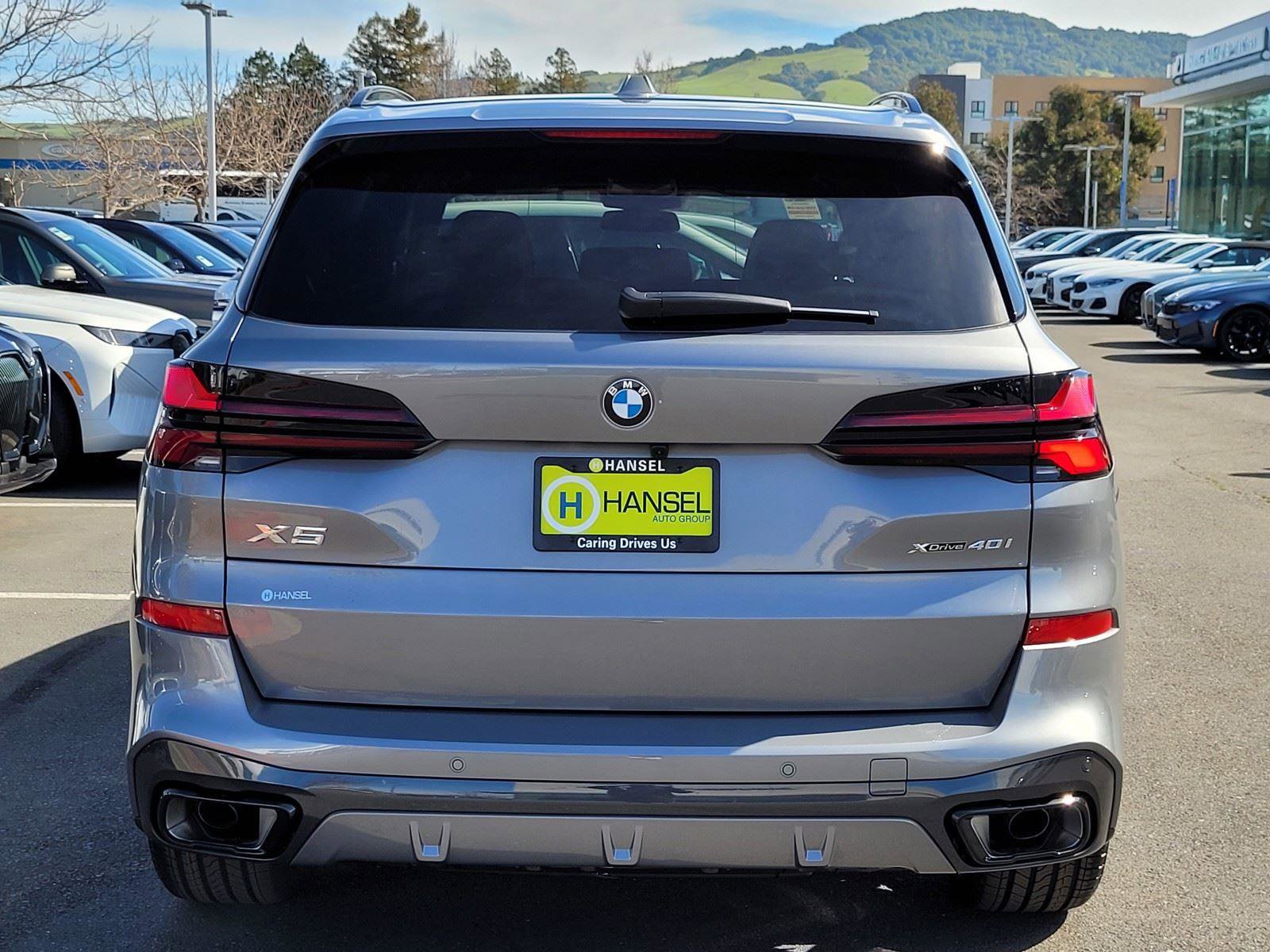 New 2026 BMW X5 xDrive40i w/ M Sport Package AWD/4WD image 7
